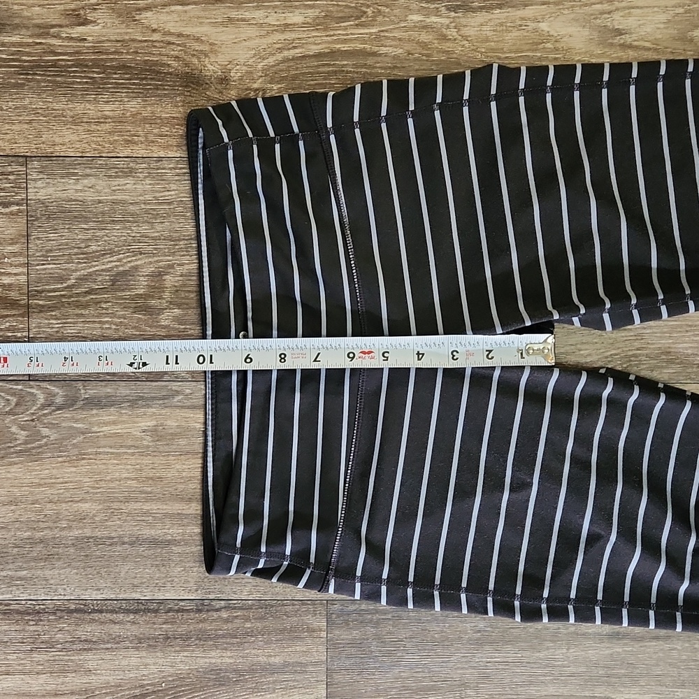 Athleta Chaturanga Capri Striped Tight Leggings in Black/Grey Size Small - Picture 6 of 10